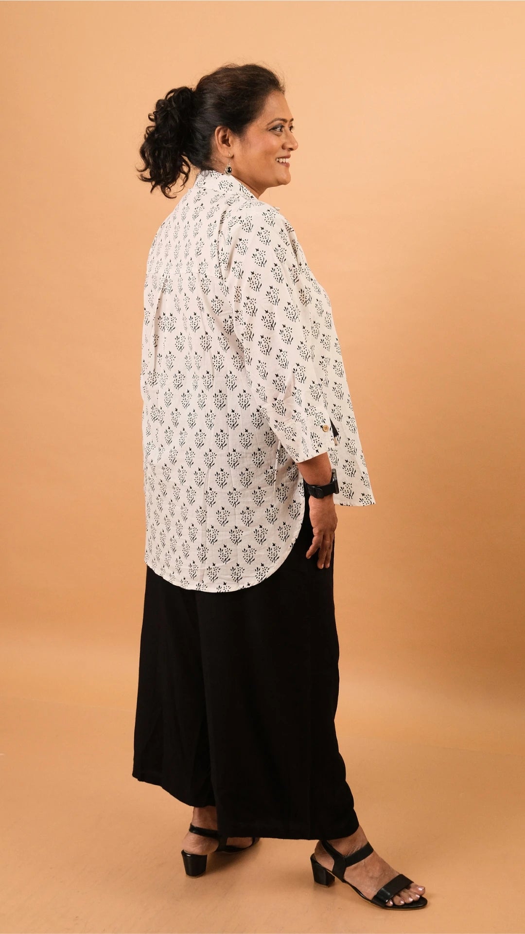 Chaarvi - White